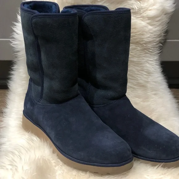 UGG Amie Wms11 NAVY Blue Water-Resistant Suede Winter Boots EUC - Picture 4 of 11